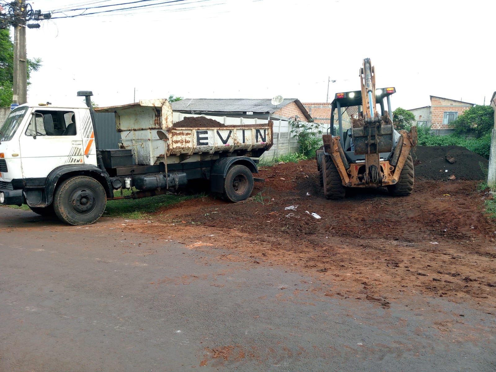 caminhão obra cadeia.jpg